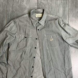 Lightly worn DENIM & SUPPLY by RALPH LAUREN casual button down pinstripe shirt.